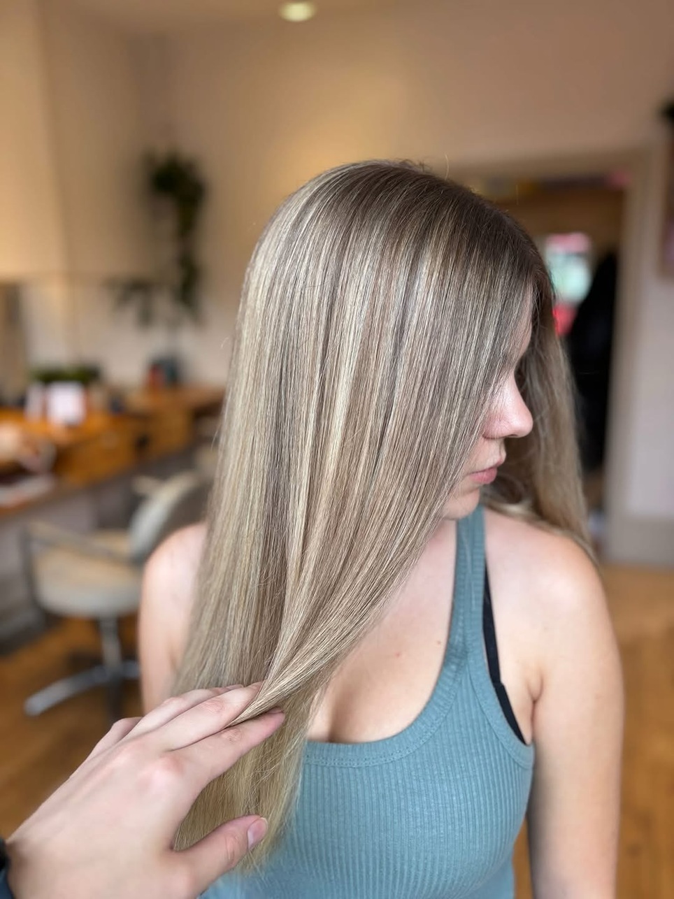 HIGHLIGHTS AT MINT HAIRDRESSERS IN BATTERSEA, WANDSWORTH